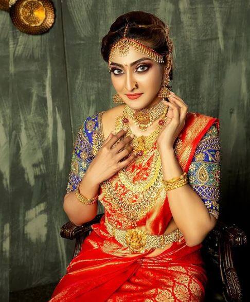 சில முத்தங்களை நெருப்பில் சுடவச்சி.....