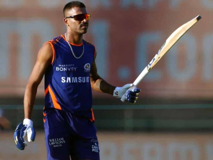hardik pandya reaches national cricket academy will have to pass fitness test before ipl 2022 IPL 2022 : हार्दिक पांड्या पोहचला NCA मध्ये, फिटनेस टेस्टनंतरच खेळता येणार आयपीएलमध्ये