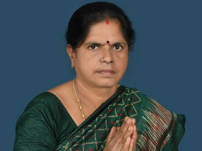DMK candidate wins 22nd ward in Karur Urban LocalBody Election | கரூர் :  22-வது வார்டில் போட்டியிட்ட திமுக வேட்பாளர் பிரேமா போட்டியின்றி போட்டியின்றி தேர்வு.