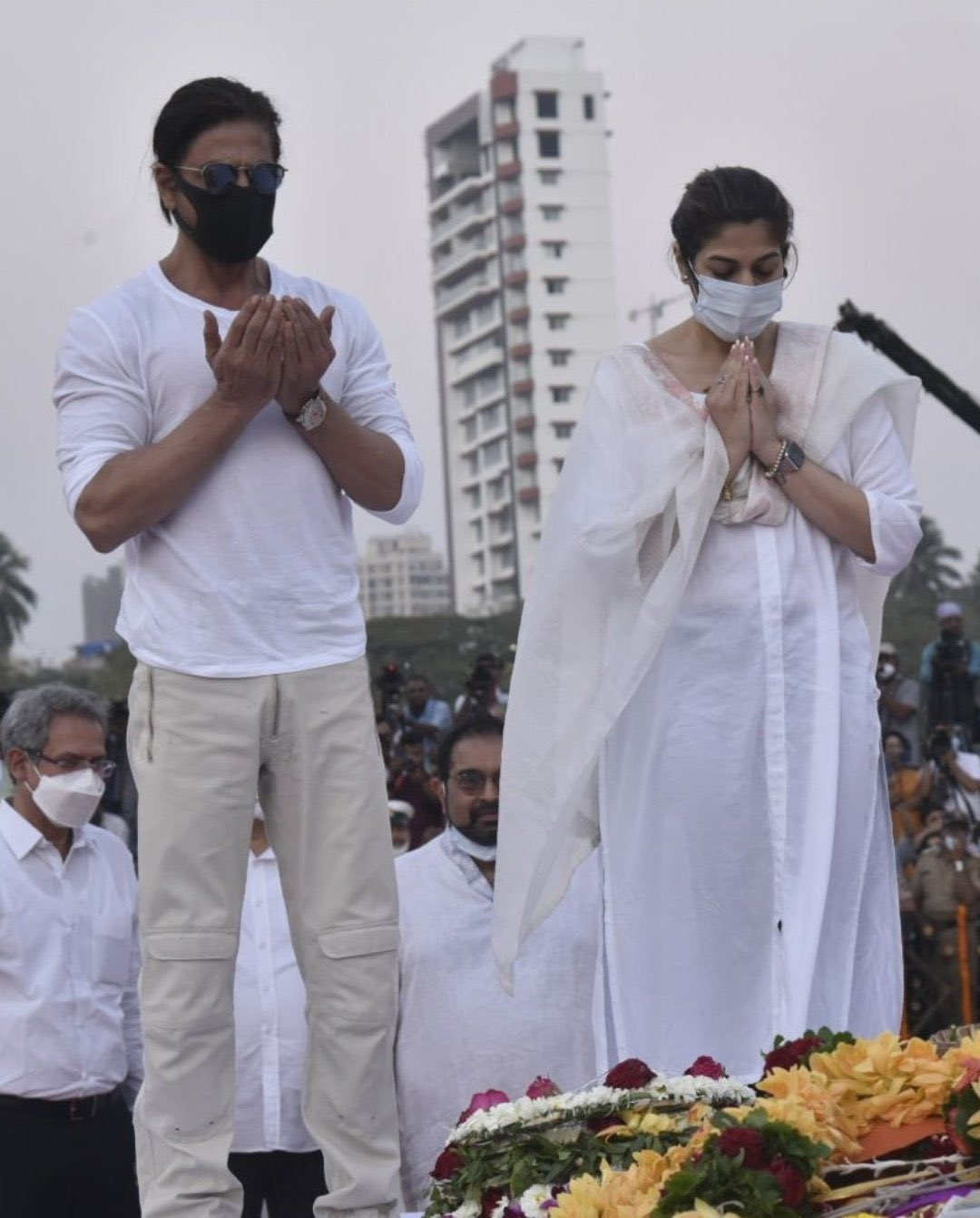 Lata Mangeshkar Funeral: बॉलीवुड अभिनेता Shahrukh Khan के ट्रोलर्स को संजय राउत ने दिया करारा जवाब, जानिए क्या कहा