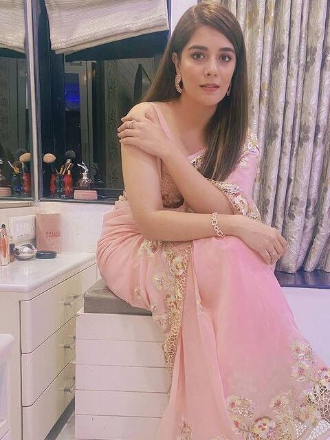 Pooja Gor के सोबर लुक्स भी पड़ते हैं भारी