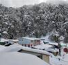 Himachal Pradesh : मनालीच्या रोहतांगमध्ये बर्फवृष्टी, पर्यटकांमध्ये आनंदाचं वातावरण