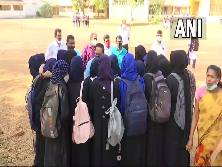 Karnataka Hijab Row: Students Wearing Headscarves Allowed Entry Into Campus, To Be Seated In Separate Classroom Karnataka Hijab Row: Students Wearing Headscarves Allowed Entry Into Campus, To Be Seated In Separate Classroom