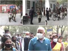 Delhi School Reopening: आज से दिल्ली में 9वीं से 12वीं तक के स्कूल हुए छात्रों से गुलजार, बड़ी संख्या में पहुंचे छात्र, देखिए तस्वीरें