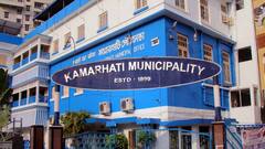 TMC Agitation: প্রার্থীতালিকায় নাম নেই পাঁচ নম্বর ওয়ার্ডের বিদায়ী কাউন্সিলরের, বিটি রোড অবরোধ TMC কর্মীদের | Bangla News