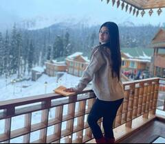 पति के साथ हनीमून  पर कश्मीर पहुंचीं Mouni Roy, शेयर कीं बेडरूम फोटोज़