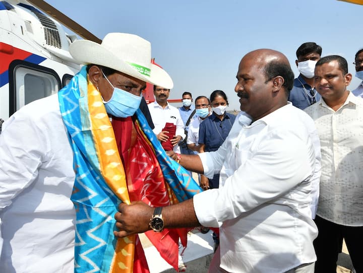ముందుగా ఏరియల్ వ్యూద్వారా ఆలయ పరిసరాల ప్రాంతాలను పరిశీలించారు. అనంతరం స్వామిని దర్శించుకున్నారు.