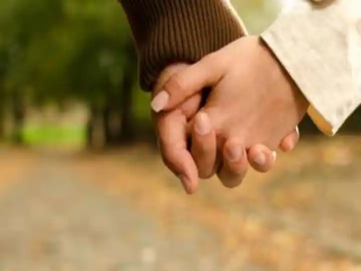  Valentine's Week : ਚਾਰ ਕੁੜੀਆਂ ਨੇ ਆਪਣੇ ਬੁਆਏਫ੍ਰੈਂਡ ਨੂੰ ਦਿੱਤੀ ਮਿਸਡ ਕਾਲ, ਫਿਰ ਇਸ ਤਰ੍ਹਾਂ ਟੁੱਟਿਆ ਇਕ ਕੁੜੀ ਦਾ  ਦਿਲ