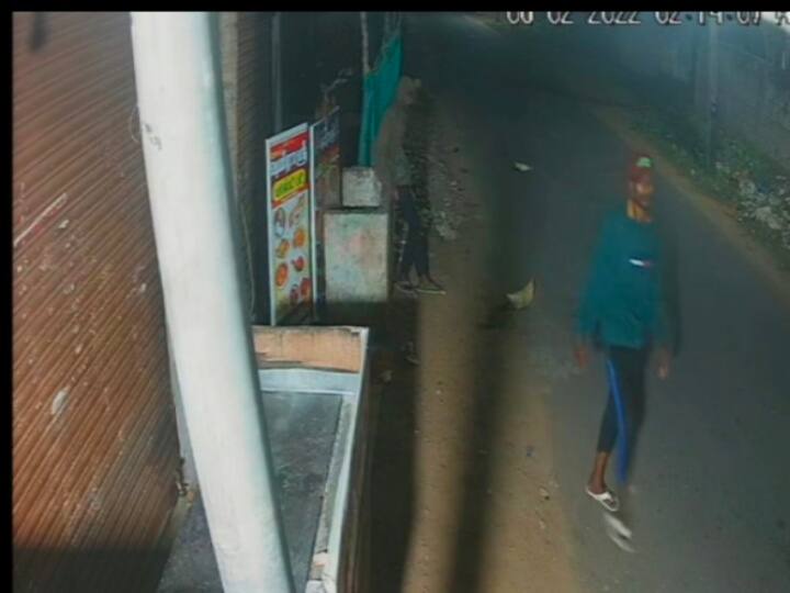 Two wheelers looted near Nagapattinam , robber caught in CCTV footage நாகையில் இருசக்கர வாகன திருட்டு - வெளியான சிசிடிவி காட்சிகள்