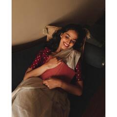 Meenakshi Chaudhary Photos:  ఖిలాడి బ్యూటీ మీనాక్షిచౌదరి లుక్ మామూలుగా లేదు.. అందుకే ఆపర్లే ఆఫర్లు