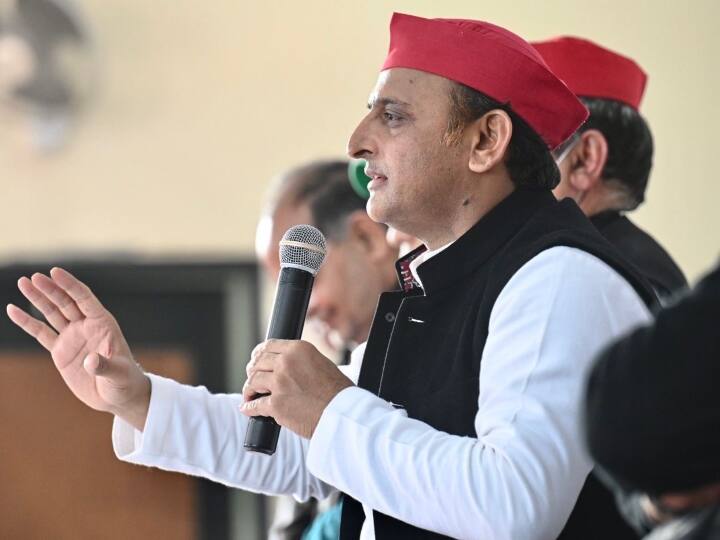 UP Election 2022: 'सरकार बनने पर पुलिस भर्ती की आयु सीमा में देंगे ढील', अखिलेश यादव का बड़ा एलान Akhilesh Yadav Said Will relax the age limit of police recruitment if the government is formed UP Election 2022: 'सरकार बनने पर पुलिस भर्ती की आयु सीमा में देंगे ढील', अखिलेश यादव का बड़ा एलान