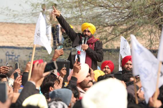 ਬਾਦਲਾਂ ਦੇ ਗੜ 'ਚ ਗਰਜੇ ਭਗਵੰਤ ਮਾਨ, ਕਿਹਾ ਬਾਦਲ ਪਰਿਵਾਰ ਦੀ ਰਾਜਨੀਤੀ ਦਾ ਅੰਤ ਹੋਣ ਵਾਲਾ ਬਾਦਲਾਂ ਦੇ ਗੜ 'ਚ ਗਰਜੇ ਭਗਵੰਤ ਮਾਨ, ਕਿਹਾ ਬਾਦਲ ਪਰਿਵਾਰ ਦੀ ਰਾਜਨੀਤੀ ਦਾ ਅੰਤ ਹੋਣ ਵਾਲਾ