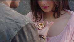 Bollywood Valentine: वैलेंटाइन डे पर गर्लफ्रेंड को देना है गिफ्ट? इन बॉलीवुड फिल्मों से ले सकते हैं आइडिया