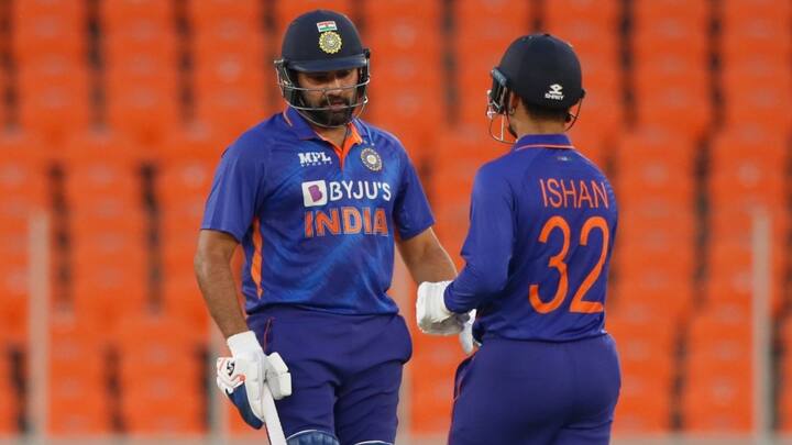 ওয়েস্ট ইন্ডিজের বিরুদ্ধে প্রথম ওয়ান ডে ম্যাচে ৬ উইকেটে জয় ছিনিয়ে নিল ভারতীয় দল। সিরিজে ১-০ ব্যবধানে এগিয়ে গেল তারা। (সব ছবি বিসিসিআই)