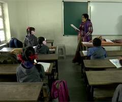 Re-opening Of Schools: कोरोना के मामलों में कमी के बाद एक बार फिर खुल रहे हैं स्कूल, दिल्ली के स्कूलों में दिखा बच्चों का 'मेला', देखें Photos