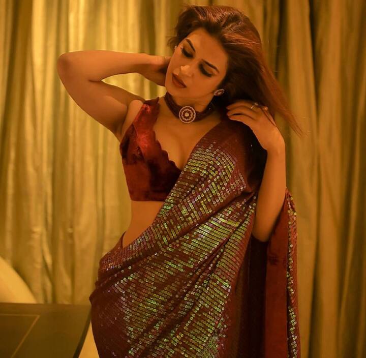 ફિલ્મ જિદમાં ટોપલેસ સીન બાદ તે ચર્ચામાં આવી હતી. શ્રદ્ધા દાસે પોતાના શાનદાર અભિનયથી લાખો લોકોનું દિલ જીત્યું છે.