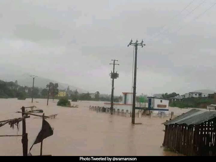 मादागास्करच्या हवामान विभागाने(Meteorological Office) सांगितले की, पावसामुळे देशाच्या काही भागात पूरस्थिती निर्माण झाली आहे.  (Photo Tweeted by @sramaroson)