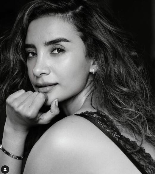 পত্রলেখা পালের বাবা ছিলেন একজন চার্টার্ড অ্যাকাউন্টে। তিনি চাইতেন পত্রলেখাও সেই পেশাতেই আসুন. কিন্তু কমার্স নিয়ে পড়াশোনা করেও অভিনয়কেই পেশা হিসেবে বেছে নেন তিনি।