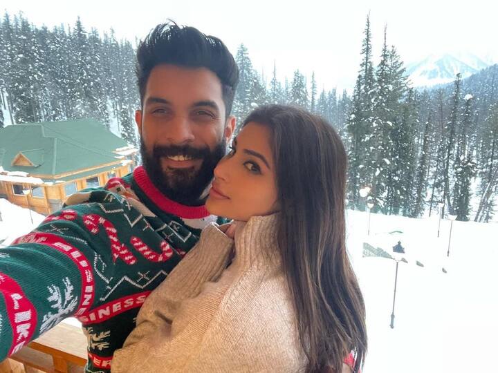 त्यांनतर दोघे सुट्टी एन्जॉय करण्यासाठी काश्मीरमध्ये पोहोचले.  (photo: MouniRoy/ig)