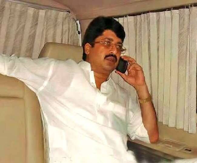 यूपी में कुंडा विधानसभा सीट से विधायक हैं रघुराज प्रताप सिंह उर्फ राजा भैया. हाल ही में राजा भैया ने अपना हलफनामा चुनाव आयोग को दिया है. राजा भैया ने अपने हलफनामे में बताया है कि उनके पास एक लैंड क्रूजर कार है.