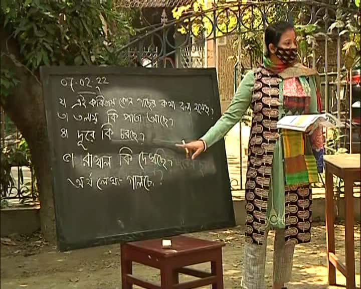 উঁচু ক্লাসের ক্লাস শুরুর কথা বিবেচনা থাকলেও এখনই কচিকাঁচাদের স্কুলে আনা যাবে না এমনটা ভেবেই সরকারের বিকল্প স্কুলের ভাবনা।