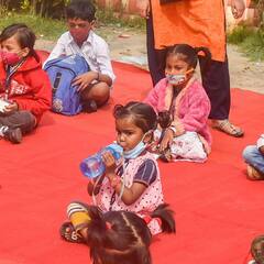 Paray Sikshalay : ২ বছর পর চেনা হুড়োহুড়ি, 'পাড়ায় শিক্ষালয়ে' উচ্ছ্বাসের বাঁধ ভাঙল কচিকাঁচাদের