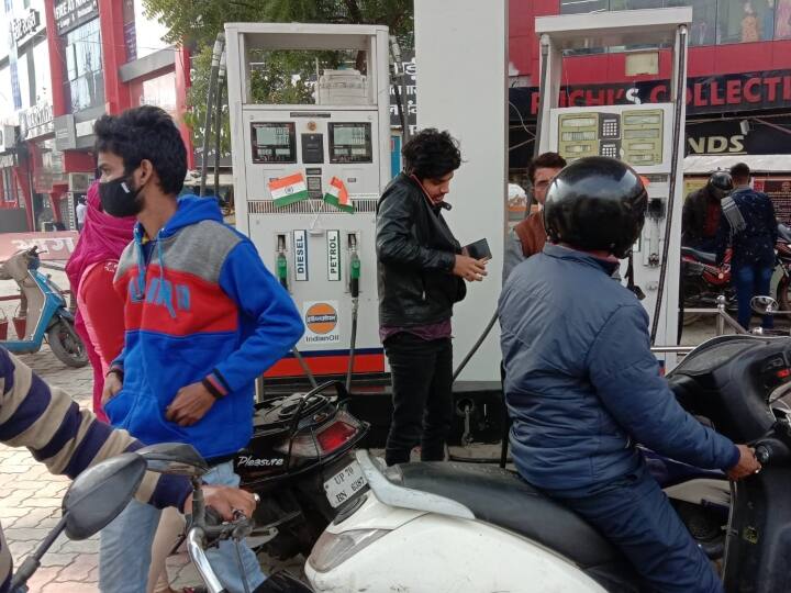 Petrol Diesel Price Today 21 february 2021 know rates fuel price in your city Telangana Andhra Pradesh Amaravati Hyderabad Petrol-Diesel Price, 21 February: నేడు అన్ని చోట్లా పెరిగిన పెట్రోల్, డీజిల్ ధరలు - ఈ ఒక్కచోట భారీ తగ్గుదల