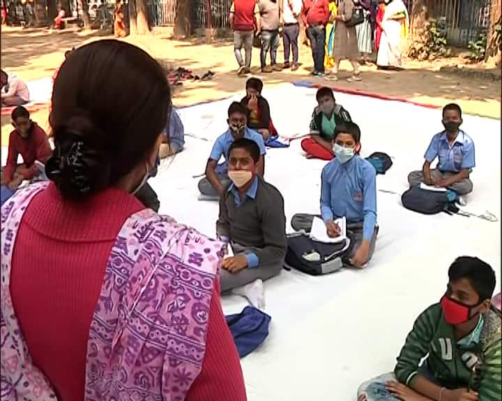 কোভিডকালে শৈশব ঘরবন্দি হওয়ার ফলে প্রান্তিক এলাকায় পড়ুয়ারা এতদিন যা শিখেছিল, তা কার্যত ভুলতে বসেছে --এমন আশঙ্কা তৈরি হয়েছে। এই পরিস্থিতিতেই রাজ্য সরকারের এই পদক্ষেপ।