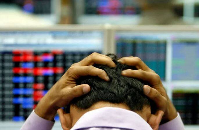 stock market crash due to russia ukraine war concern sensex nifty slips below 3 percent યુક્રેન પર રશિયાના હુમલાથી શેરબજાર ઘડામ...., સેન્સેક્સ 1800 પોઈન્ટથી વધુ ઘટીને 55,500ની નીચે, નિફ્ટી 500 પોઈન્ટ તૂટ્યો