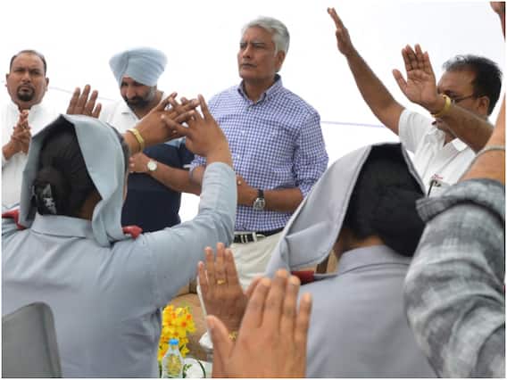 सुनील जाखड़ के सक्रिय राजनीति से संन्यास के बाद के कितनी बढ़ेगी कांग्रेस की मुश्किलें? हिन्दू वोटर का पंजाब में कितना असर? सुनील जाखड़ के सक्रिय राजनीति से संन्यास के बाद के कितनी बढ़ेगी कांग्रेस की मुश्किलें? हिन्दू वोटर का पंजाब में कितना असर?