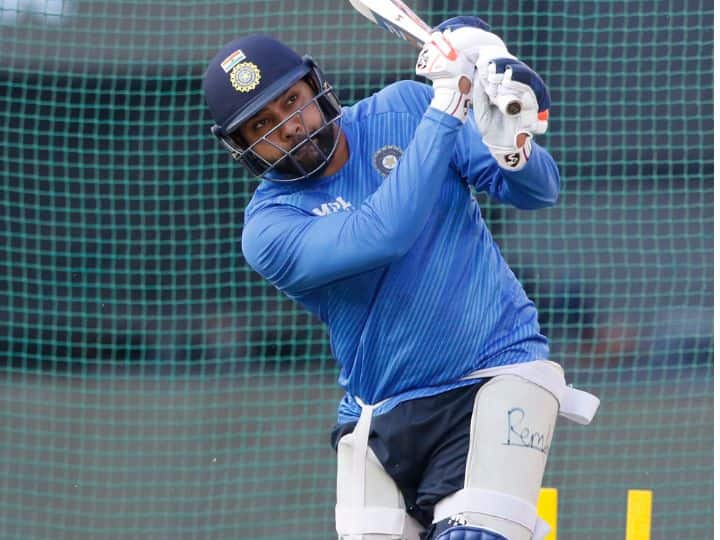 भारत विरुद्ध वेस्ट इंडिज यांच्यातील एकदिवसीय सामन्यांच्या मालिकेतील दुसरा सामना बुधवारी खेळवण्यात येणार असून रोहित शर्मा कर्णधार असून फलंदाजीतही मोठी जबाबदारी त्याच्यावर असेल. बीसीसीआयने भारतीय फलंदाजाचे सराव करतानाचे फोटो शेअर केले आहेत.