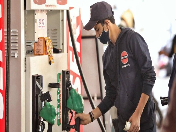 Petrol, Diesel Price : இன்றும் மாறவில்லை.. பெட்ரோல் விலை ஏறவில்லை.. இன்றைய நிலவரம் இதுதான்!