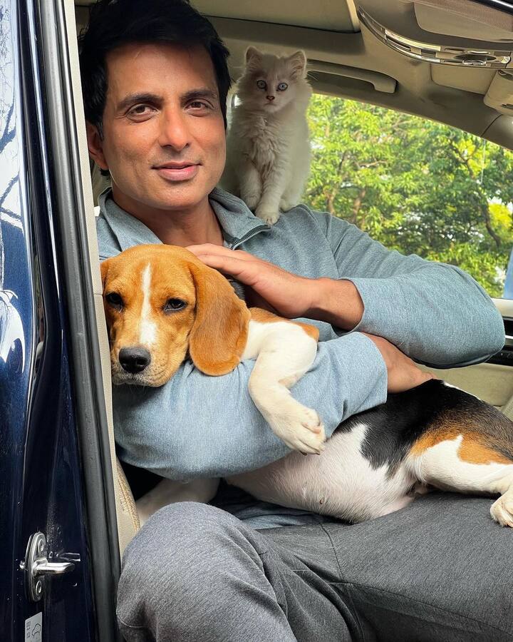 समोसे खाण्यामागचे मजेदार कारणदेखील सोनूने चाहत्यांसोबत शेअर केले आहे. सोनू म्हणाला,
