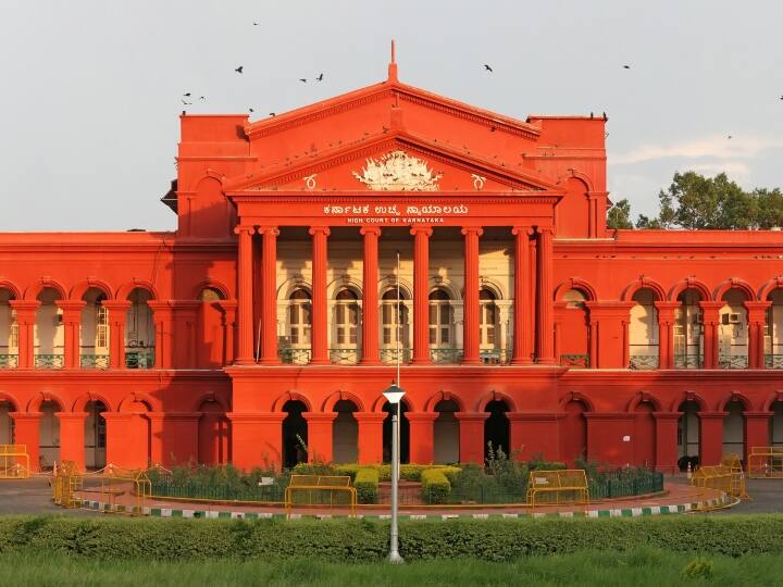 Karnataka High Court hearing on muslim girls hijab ban in colleges Hijab Controversy: हिजाब मामले पर Karnataka High Court में हुई सुनवाई में क्या-क्या हुआ?