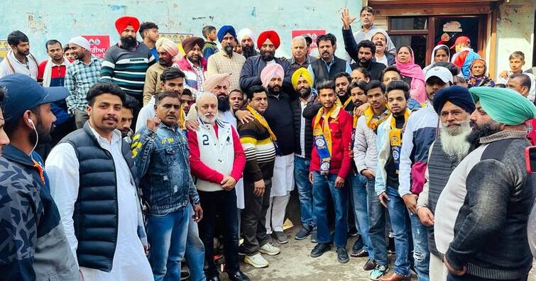 Congress leaders left the party and joined the Shiromani Akali Dal In the constituency south of Amritsar ਅੰਮ੍ਰਿਤਸਰ ਦੇ ਹਲਕਾ ਦੱਖਣੀ ’ਚ ਕਾਂਗਰਸ ਪਰਿਵਾਰ ਪਾਰਟੀ ਛੱਡ ਸ਼੍ਰੋਮਣੀ ਅਕਾਲੀ ਦਲ ’ਚ ਹੋਏ ਸ਼ਾਮਿਲ