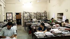 महंगाई भत्ते (DA) की बढ़ोतरी की घोषणा मार्च में हो सकती है. AICPI के आंकड़ों के मुताबिक, दिसंबर 2021 तक डीए 34.04% तक पहुंच गया है. भत्ते में 3% की वृद्धि के बाद 18,000 रुपये के मूल वेतन पर डीए 73,440 रुपये प्रति वर्ष होगा.