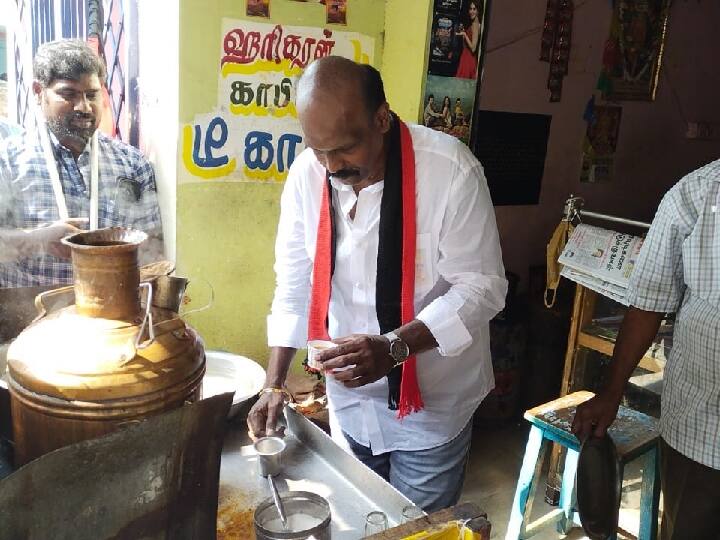 Candidates are engaged in intense vote-gathering in Salem, giving tea and wearing lotus garlands. Local Body Election |தெலுங்கில் பேசியும், டீ போட்டு கொடுத்தும், தாமரை மாலை அணிந்தபடியும் வேட்பாளர்கள் வாக்கு சேகரிப்பு