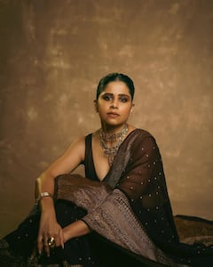 सईचा चॉकलेटी लूक; चाहते घायाळ!