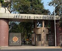 JU Protest: অফলাইন ক্লাসের দাবিতে যাদবপুরে বিক্ষোভ ইঞ্জিনিয়ারিং পড়ুয়াদের। Bangla News