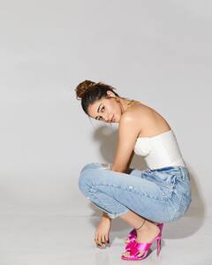 Ananya Panday Photos: 5 इंच की हील्स में अनन्या पांडे ने बनाया बैलेंस, स्कल ज्वैलरी पहन एक्ट्रेस ने दिखाया अपना कलेक्शन