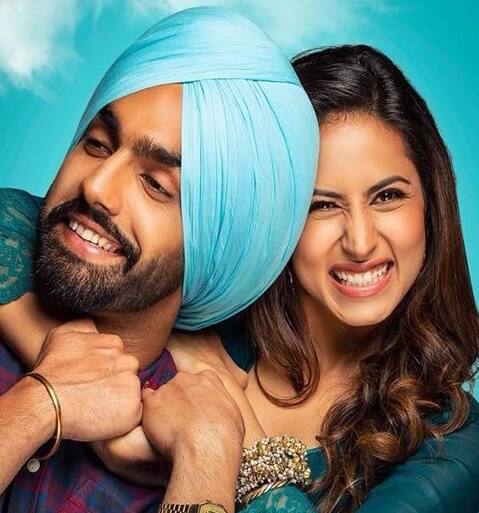 सरगुन मेहता और  एम्मी विर्क उन जोड़ियों में से एक हैं जो सबस ज्यादा फेमस हैं. दोनों ने ना सिर्फ एल्बम में बल्कि फिल्मों में भी साथ में काम किया है.