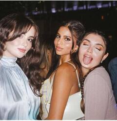 Suhana Khan Photos: ਗਰਲ ਗੈਂਗ ਦੇ ਨਾਲ ਸੁਹਾਨਾ ਖਾਨ ਕਰ ਰਹੀ ਮਸਤੀ, ਕਾਲਜ ਦੇ ਦਿਨਾਂ ਨੂੰ ਫਿਰ ਤੋਂ ਕੀਤਾ ਯਾਦ