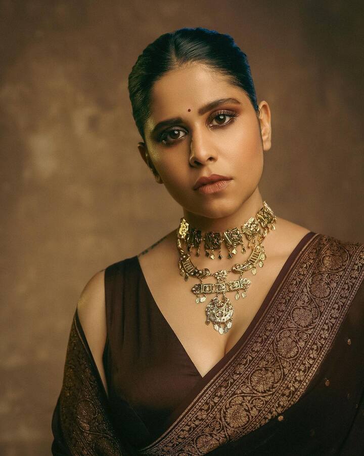 सई या नव्या लूकमध्ये फार ग्लॅमरस दिसत आहे. (photo: saietamhankar/ig)