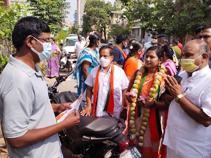 Local Body Election |தெலுங்கில் பேசியும், டீ போட்டு கொடுத்தும், தாமரை மாலை அணிந்தபடியும் வேட்பாளர்கள் வாக்கு சேகரிப்பு