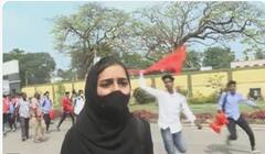 Hijab Row | ஜெய்ஸ்ரீராம்- அல்லாஹு அக்பர்: ஹிஜாப் மாணவியை மாணவர்கள் முற்றுகையிட்டதால் பரபரப்பு