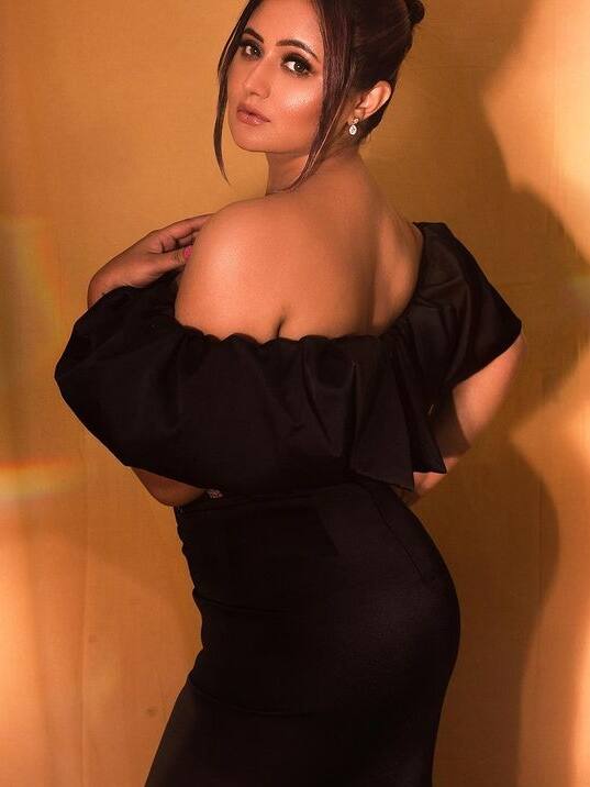 हर आउटफिट में रश्मि देसाई लगती हैं काफी स्टाइलिश