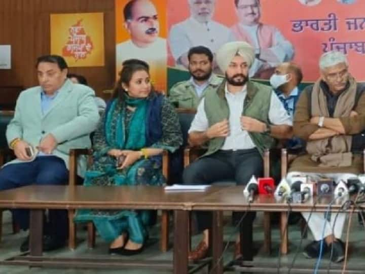 Congress facing another major setback in Punjab Election as Daman Bajwa joins BJP Punjab Election 2022: कांग्रेस पार्टी को सुनाम में लगा बड़ा झटका, दमन बाजवा ने बीजेपी ज्वाइन की