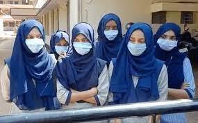 Karnataka Hijab Issue Keep Emotions Away Will Go by Constitution Says Karnataka High Court judge Karnataka Hijab Row |விருப்பங்களுக்கு இடமில்லை; அரசியலமைப்புப்படியே நடப்போம்: ஹிஜாப் விவகாரத்தில் கர்நாடக உயர் நீதிமன்றம் கருத்து