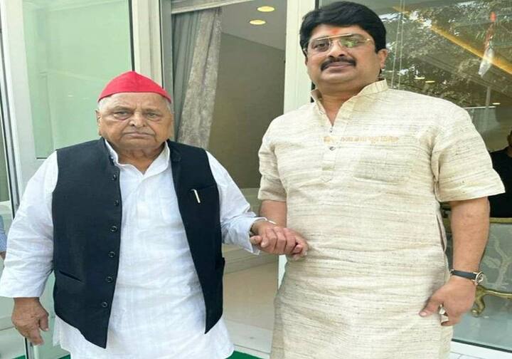 पूरा मामला साल 2004 के आम चुनाव का है. राजा भैया तब जेल में थे. कुंडा विधायक ने बताया कि तब मुलायम सिंह यादव सपा के अध्यक्ष और यूपी के सीएम थे. उन्होंने उनसे सपा के टिकट पर चुनाव लड़ने का ऑफर दिया था.