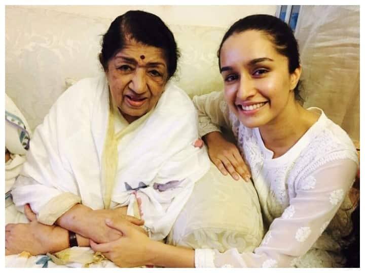 Shraddha Kapoor Shares Throwback Pictures With Lata Mangeshkar Calls Her The Greatest of all time Shraddha Kapoor: 'ఐలవ్యూ లతా ఆజీ' శ్రద్ధాకపూర్ ఎమోషనల్ పోస్ట్
